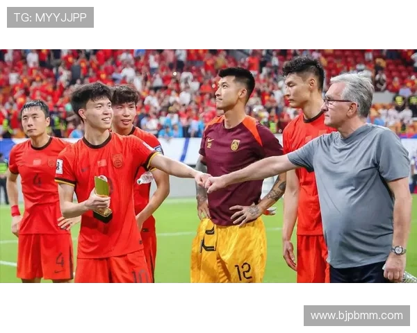 中国足球迎来新变革 新帅上任后首次亮相定下目标打造年轻球队 中国足球迎来新变革 新帅上任后首次亮相定下目标打造年轻球队