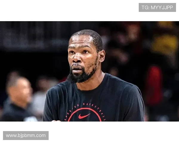 詹姆斯与杜兰特携手亮相NBA季前赛 激战前瞻与赛季展望引关注