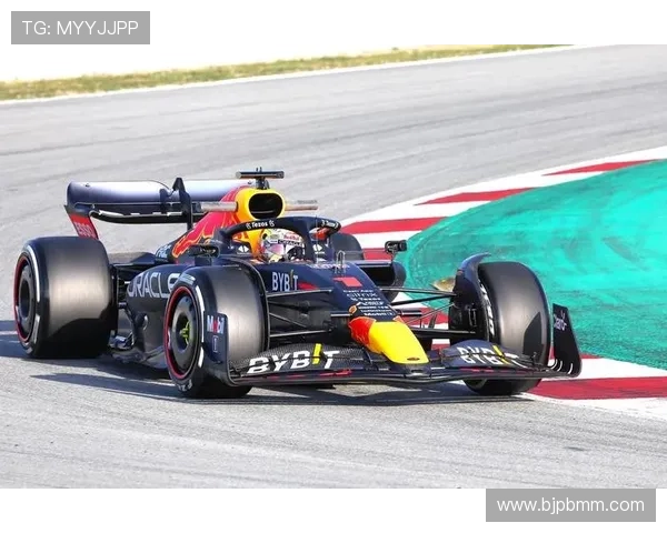 F1赛场巨变新赛季车队格局全面重塑引发热议全球车迷持续关注动 F1赛场巨变新赛季车队格局全面重塑引发热议全球车迷持续关注动