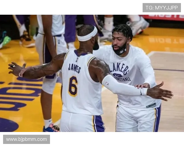 NBA最新动态：詹姆斯携手戴维斯展现统治力，湖人逆袭勇士强势晋级季后赛