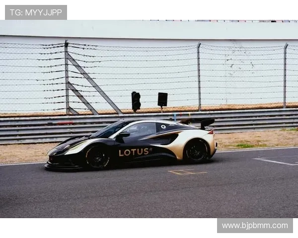 F1赛季重燃战火 新车设计与车队变动引发激烈竞争