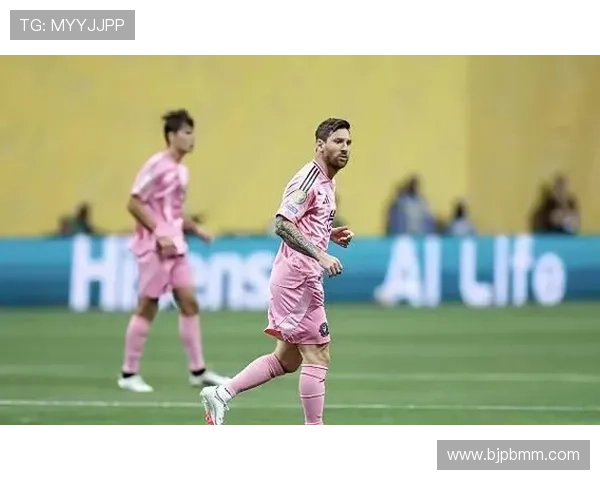 梅西领衔大巴黎豪华阵容迎战曼联，欧冠小组赛激战正酣