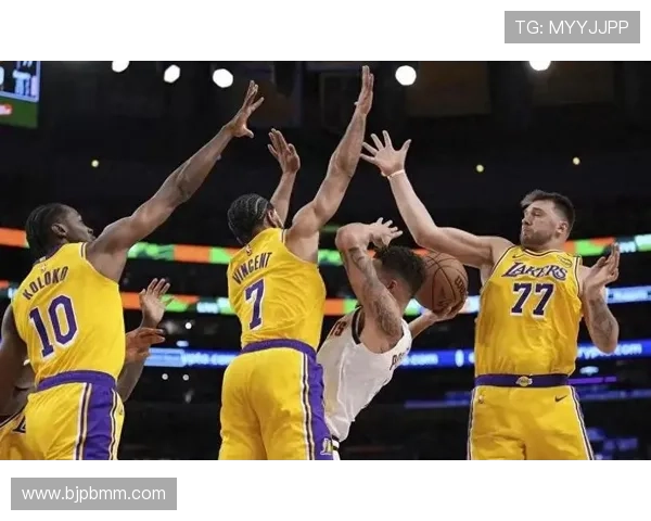 湖人逆转勇士核心受伤 东西部季后赛格局或将面临前所未有巨变 湖人逆转勇士核心受伤 东西部季后赛格局或将面临前所未有巨变